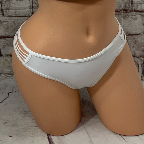 Victoria’s Secret Bikini BOTTOM White Strappy Bombshell Cheeky Size S - Picture 1 of 5
